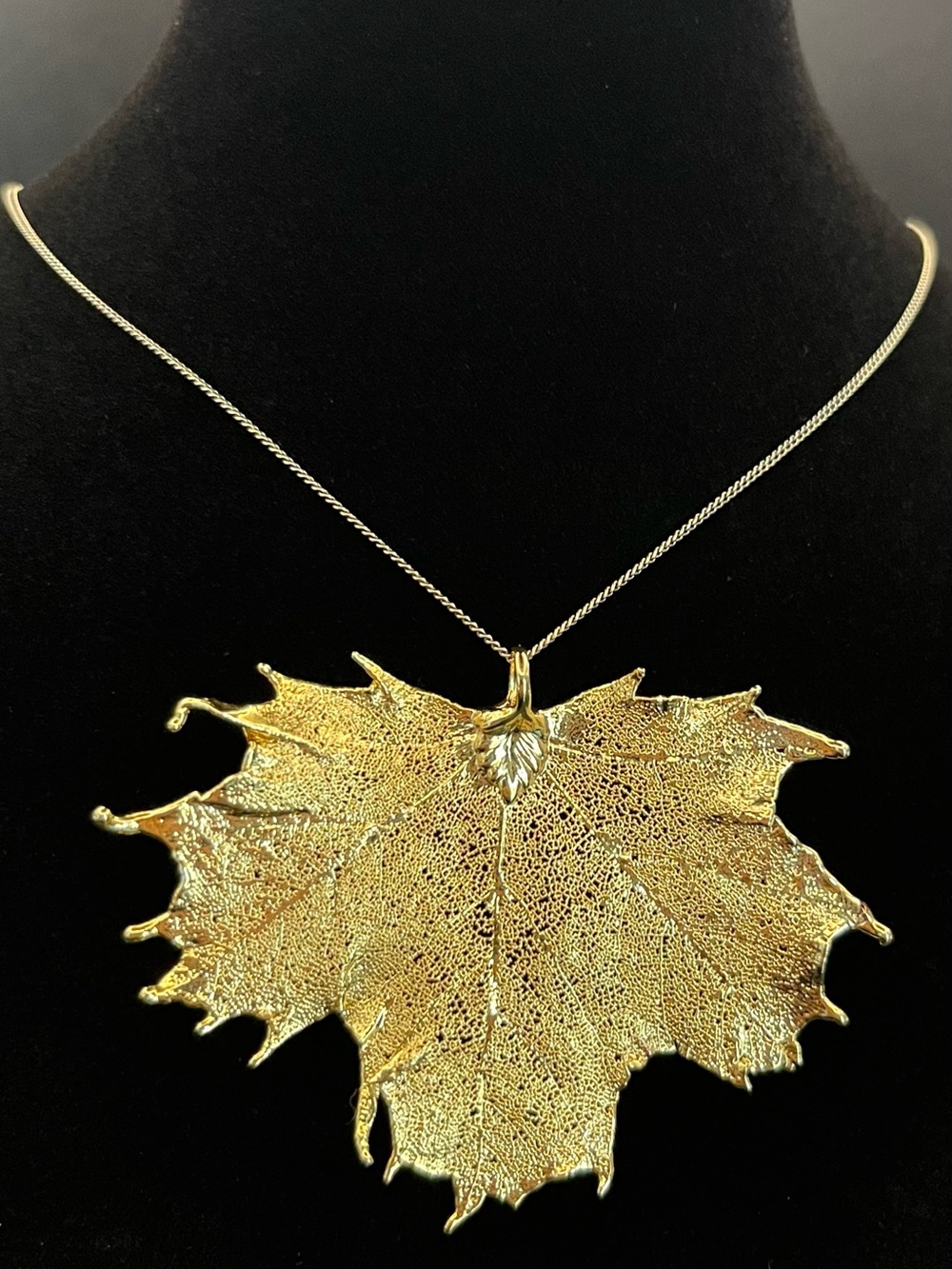 VTG 24k Gold Dipped Real Maple Leaf Pendant Necklace .925 JC Italy 70s/ 80s
